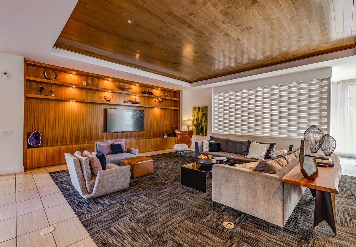 Nine 12 Gateway Apartments